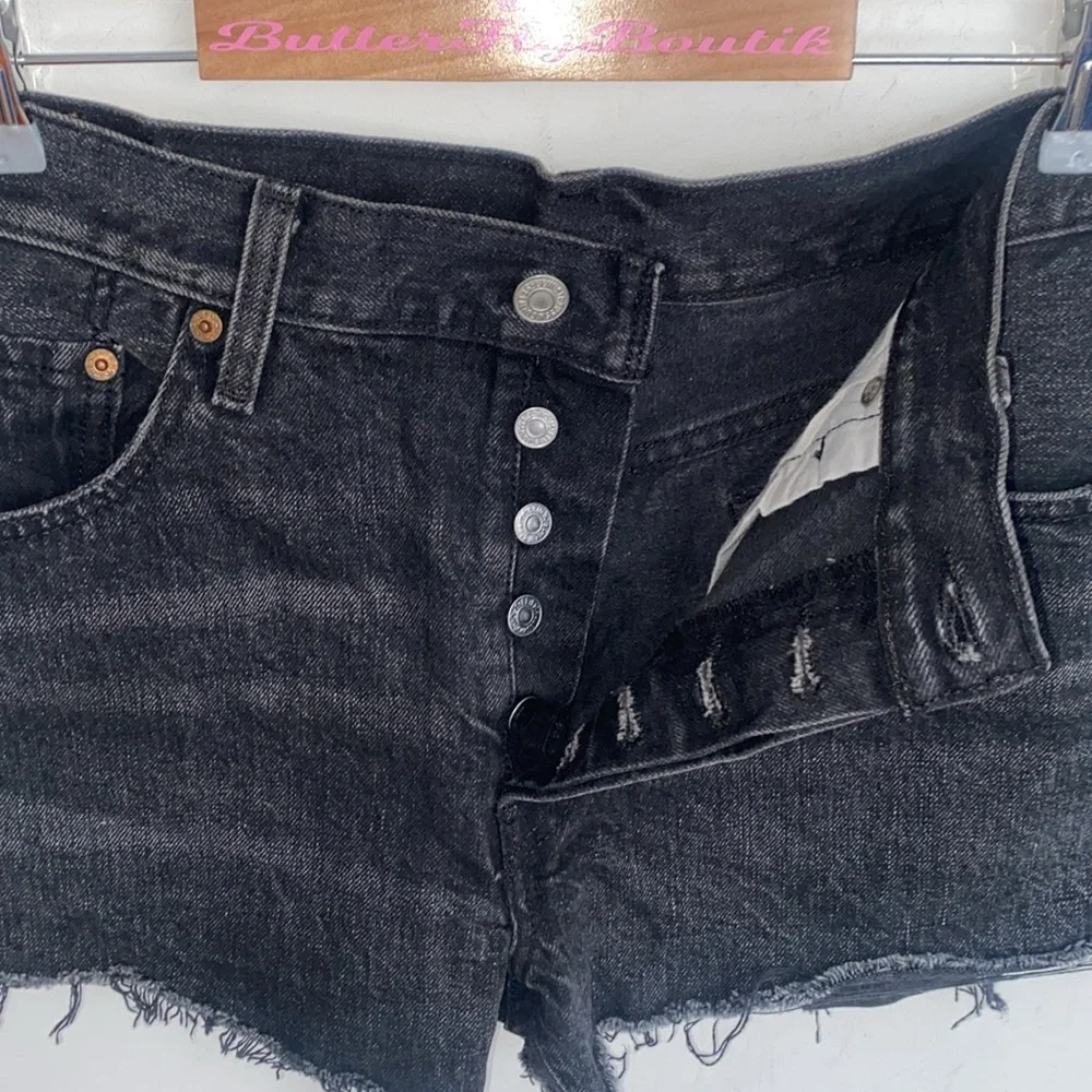 (A10) Levis Black Distressed 501 Denim Shorts, Size 31‎